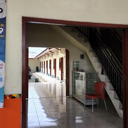 Hotel Metro Kudus Tanggulangin Экстерьер фото