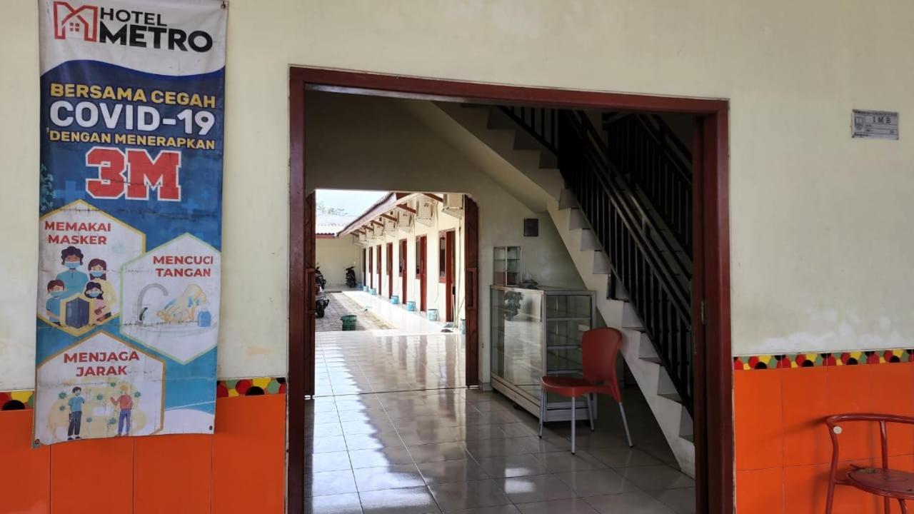 Hotel Metro Kudus Tanggulangin Экстерьер фото